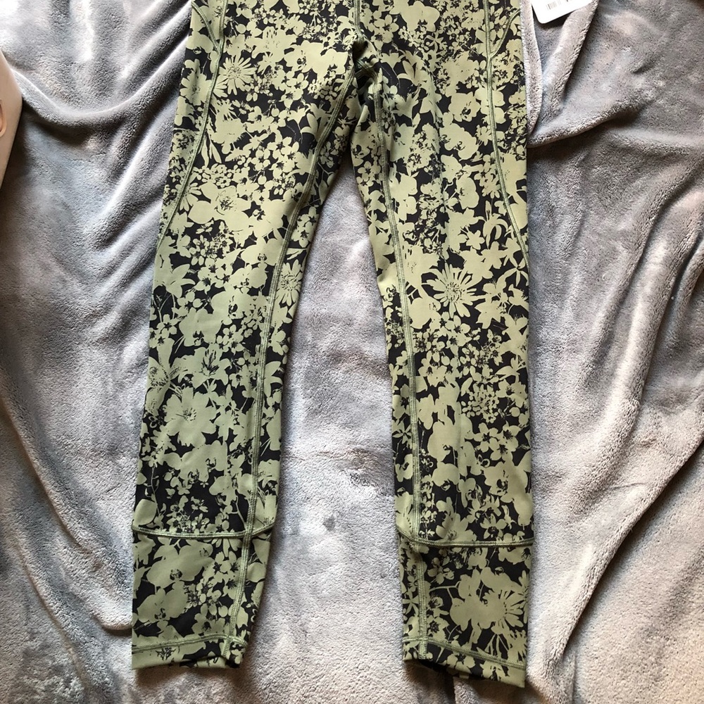 NWT Lululemon In Movement 7/8 Tight